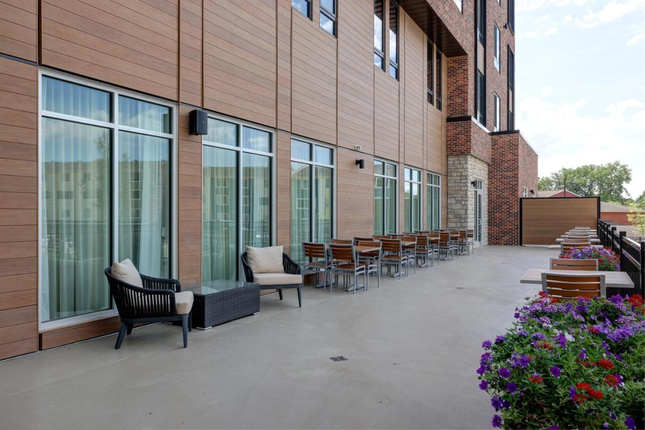 Courtyard By Marriott Iowa City University Heights Exterior photo